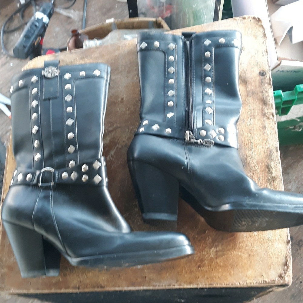 Boots - Picture 4 of 4
